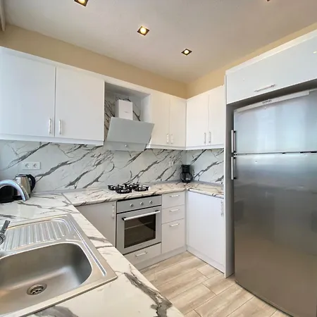 Sea View Getaway 2br Flat Walk To Shorelin Ferienhaus *
